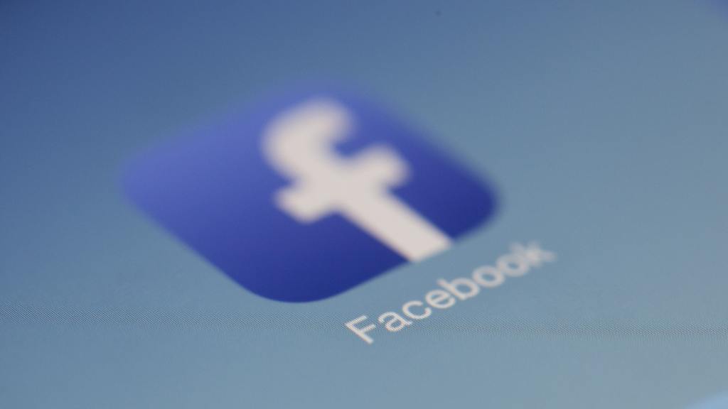 Facebook-blurred