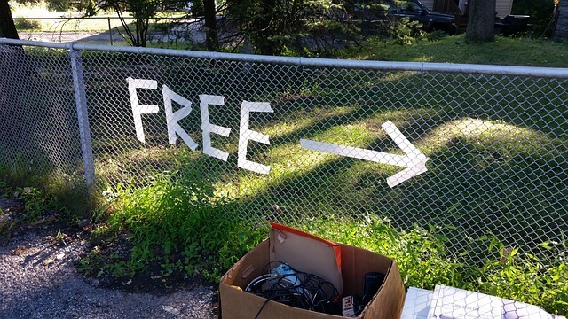 free-stuff-arrow